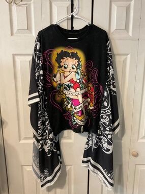 Betty Boop Upcycled Graphic T-Shirt with Boho Patterned Flowy Sleeves - OSFM